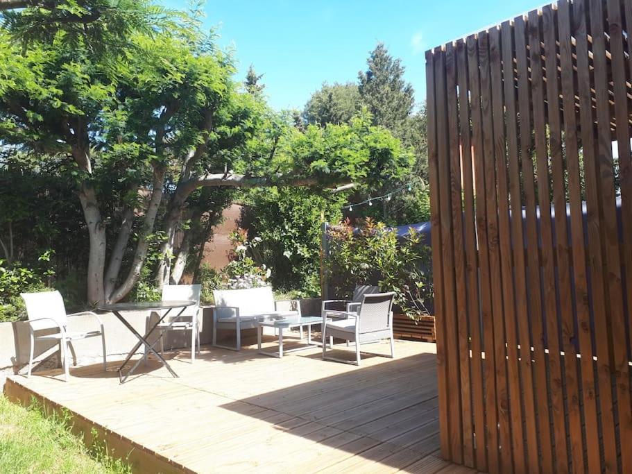 Joli Studio Climatise Avec Jacuzzi Prive Et Entree Independante Frejus Exterior photo